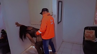 I Get Fucked By The Delivery Man In Erotic Lingerie, And He Makes Me Suck His Dick.