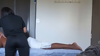 Erotyczne Spa Dla Kobiety Manipuri Z Indii.